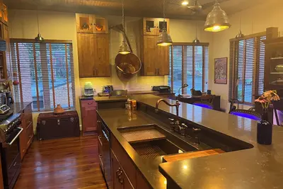 Image de Handcrafted carriage house oasis in the trees