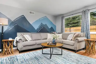 Image de Dog Friendly! Hot Tub~Game Room~Fire Pit~3br, 2ba~High Speed Wifi~8 Guests Max
