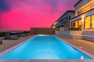 Image de New Luxury 4, 000 Sf Waterfront Home w/Pool, Sleeps 20