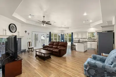 Image de Charming lake-view 3 bedroom home on Livingston - gated community. Pet friendly!