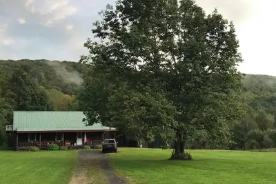 Image de Escape to the country at our creek-side log cabin.