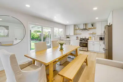 Image de Modern & Bright 3bd/2bth home