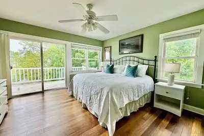 Walkable in Bayfield! ! Lakeview Harbor Haus: Steps to Ferry, Marina & Downtown