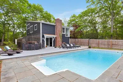 Image de Charming 3-bedroom house with Heated Pool & Bay Access in Southampton