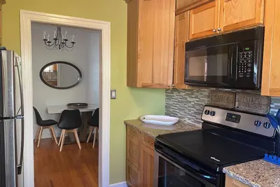 Image de Charming 2-bedroom bungalow in serene St. Petersburg with WiFi,