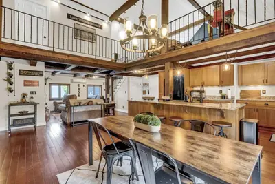 Image de Spacious Luxe Condo in Historic Downtown Wolfeboro