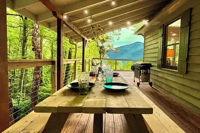 Image de Above the Clouds Cabin, Your luxury mountain retreat