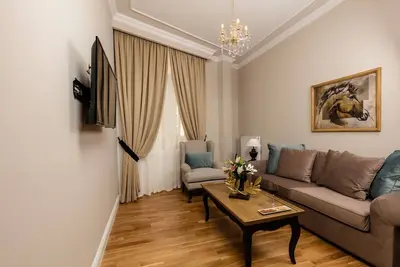 Image de Dazzling Athens Suite | Almyra Suite | One-bedroom suite with refined finishes.