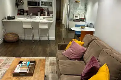 Image de Roomy and quiet 1-bedroom oasis in Manhattan townhouse, sleeps 4