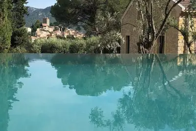 Image de Bastide familiale au passé historique, dans un village provençal, proche de la mer