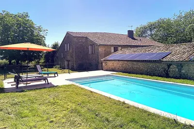 Image de Grande maison de campagne avec Piscine. Sud Charente limite Périgord Vert