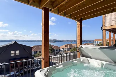 Image de Mini Copper | Lake view, Hot tub, Theatre, Pool table, Dog-friendly