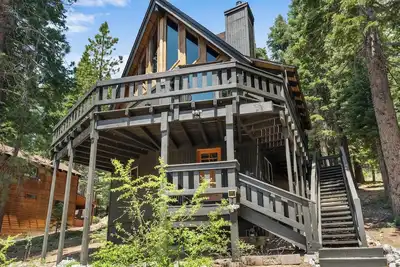 Image de Jester Cabin Hideaway Ev Charger 2 Car Garage