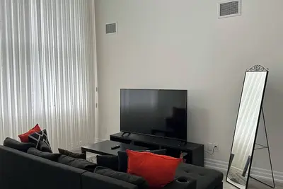 Image de Private Room & Bathroom, Ensuite in Luxury Penthouse, Windsor/Lasalle