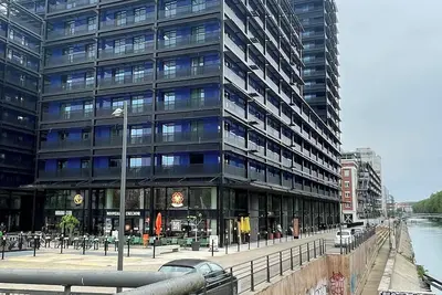 Image de Studio dans tour Black Swans. Gare et Parlement direct tram Arrivée 24/24.