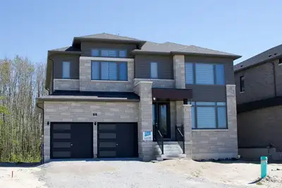 Image de Home in Wasaga Beach only 5 min away from the Beach!