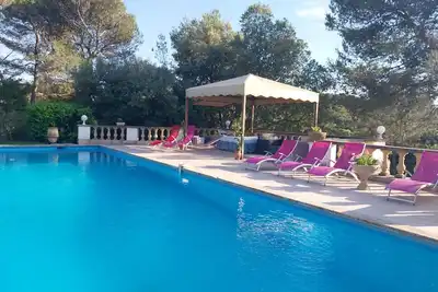 Image de appartement en rdc de maison provençale avec accès indépendant Alpilles
