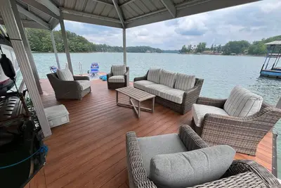 Image de 4 bedroom house on Lake Keowee 30 min from Clemson