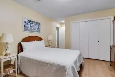 Image de Cozy 3 bed, 2 bath, plus an office space & a pool in midtown