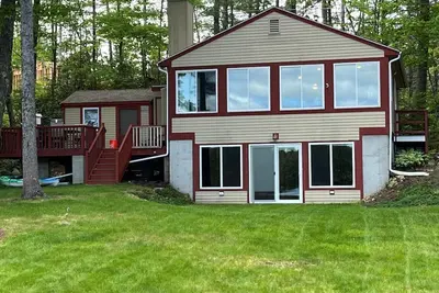 Image de Beautiful lake house on Upper Mousam Lake, in Shapleigh, Me by Hubbard's Cove.