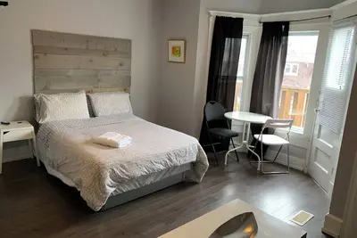 Image de Cozy Private Studio Apartment with Private Outdoor Deck