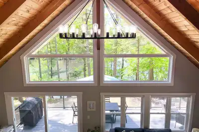 Image de Serene lakeside retreat