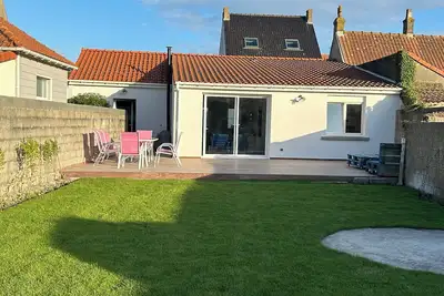 Image de Maison pĂŞcheur, plain pied, jardin clos, 50m de la Mer,