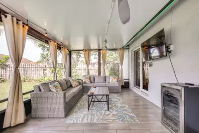 Image de 3 Mi to Sawgrass Mills: Home w/ Lanai & Game Area