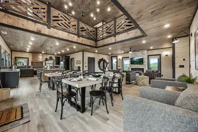 Image de Brand New Ultra Lux 8br Cabin with Indoor Pool, Theater, Waterpark Access, & Ps5