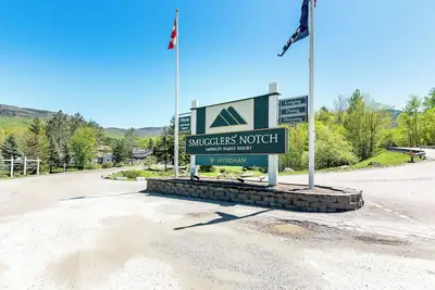 Image de Cozy 2-bedroom condo in welcoming Cambridge with WiFi, Ac