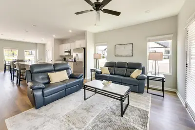 Image de 5 Mi to Auburn University: Sleek Townhome w/ Patio