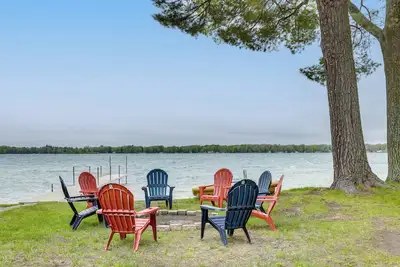 Image de Swimmer's Paradise: Lakefront Cottage in Baldwin!