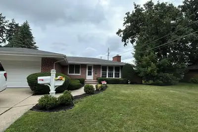 Image de Relaxed Vintage Charm Meets Modern Comfort/Family-Friendly 3br Ranch Near Lake