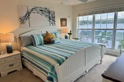 Image de New: Private Condo - Great Lake Views, Screened Porch, Pools, Near Attractions!