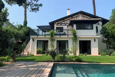 Image de Grande Villa Au Canon Avec Piscine Et Vue Bassin ; A 30m De La Plage