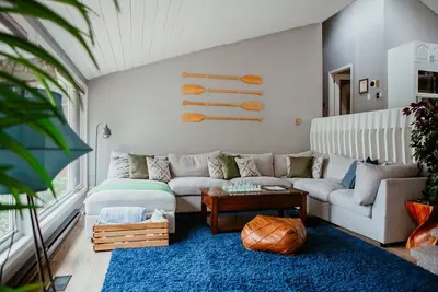 Image de Modern 4br Lakefront Escape w/King Beds & Hot Tub