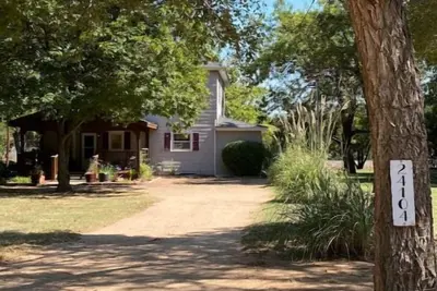 Image de 1880 Country Farmhouse. Quiet-Lake-Hunt-Pets ok
