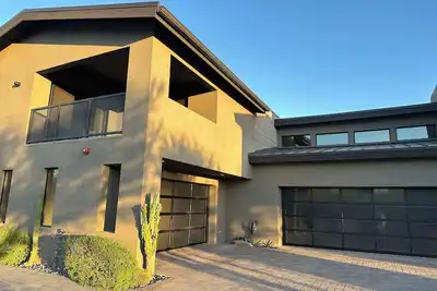 Image de Modern Home 2 Min Walk to Town Center with Garage!