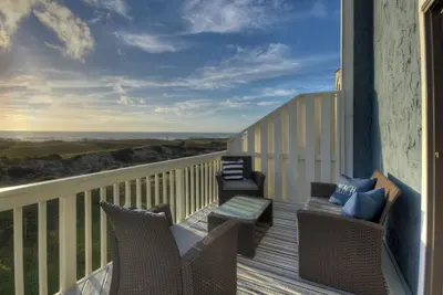 Image de 3-bedroom, 2 bath oceanfront townhome with community pool