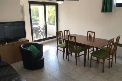 Image de Cannes petit 3 pièces coquet très proche mer, petite terrasse, parking privé