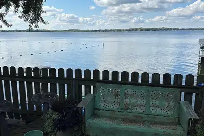 Image de Lake Living at it's best! Beautiful Rock Lake