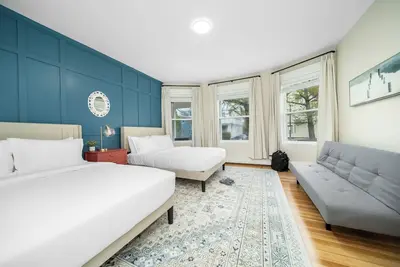 Image de Spacious 10 Br 2 units duplex style near train to Downtown