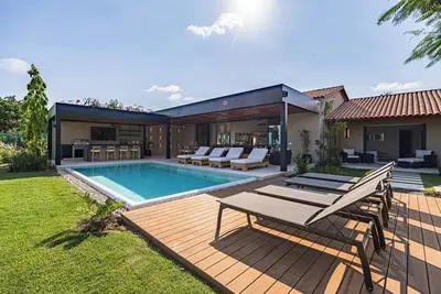 Image de Villa Lagos 16 — Serene Luxury- 5 bed Villa with Private Pool, Cook+ Ocean Views