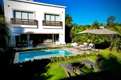 Stunning Beach Villa, 4 bedrooms and private pool