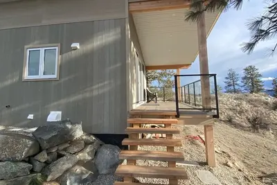 Image de Beautiful modern cabin on 3 acres on Anarchist Mtn Quiet, private w lake view