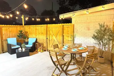 Image de Cozy & Comfortable Studio in Heart of Sugarland