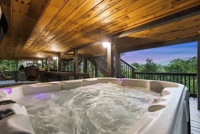 Image de Couples Retreat! Sauna, Hot Tub, Speakeasy, FirePit, Outdoor Dining, Great Views
