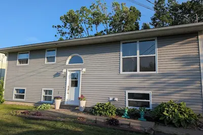 Image de Pet Friendly Two Bedroom Apartment in the town of Stellarton.