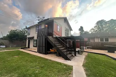 Image de The Fireman's Houz stands 3 mins from Exxon Mobile Br with huge yard