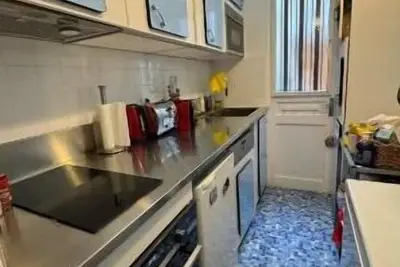 Image de 2 fully-equipped rooms – Paris Clichy metro station